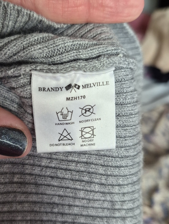 Brandy Melville Gray Ribbe Knit Cropped Sweater Long Sleeve - Picture 9 of 10